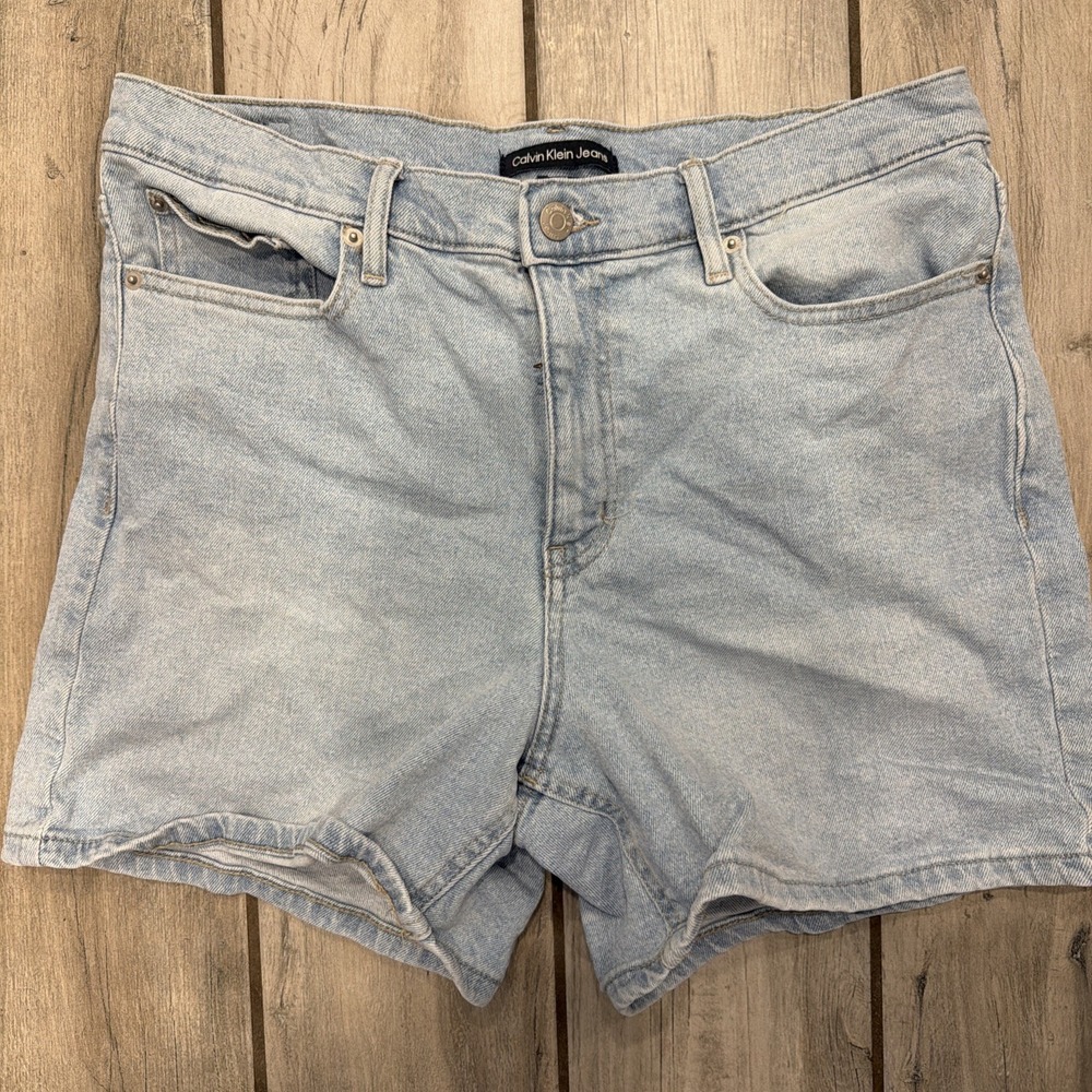 Calvin Klein Jeans Women's Blue Denim Shorts Size 12 Mid Rise W32  4"Inseam